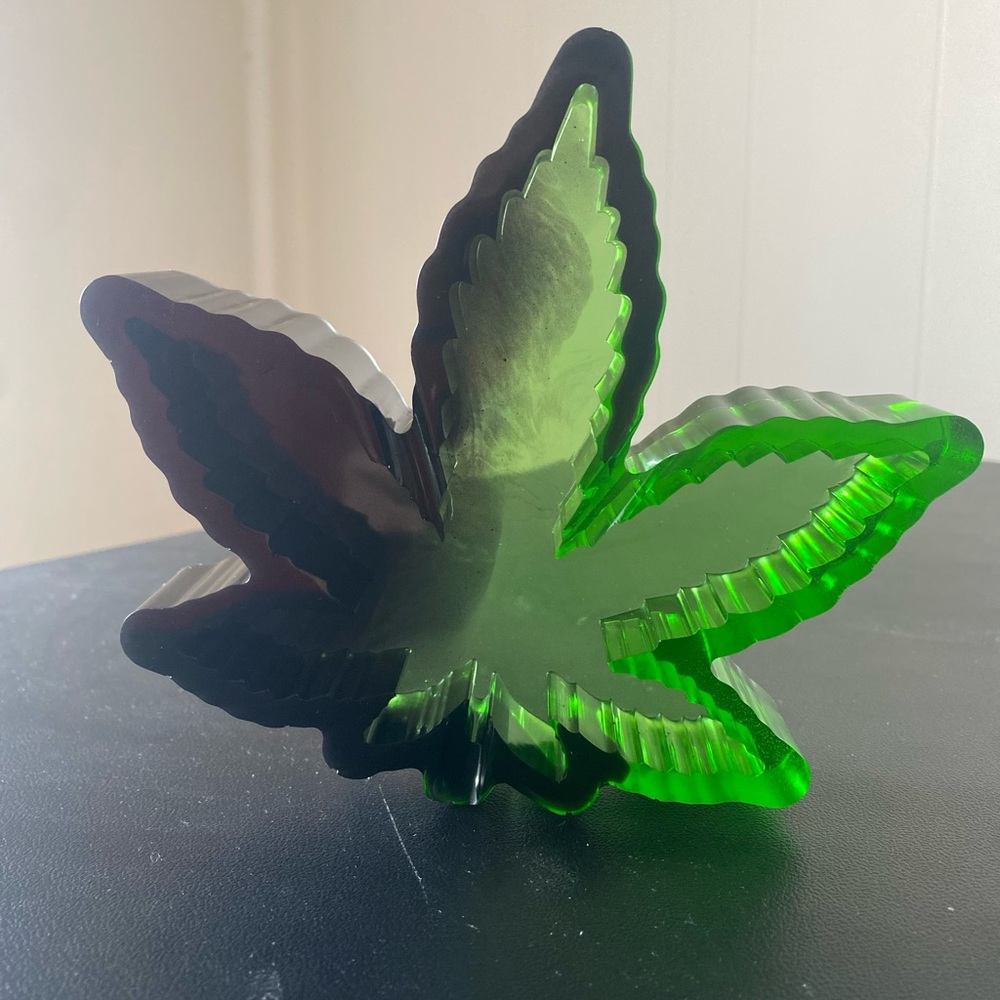 Leaf ashtray